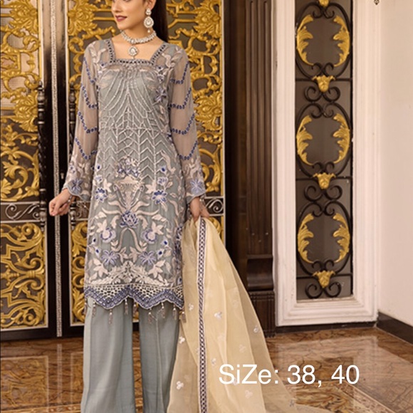 Pakistani dresses 3 pieces available on small and medium size. - Picture 5 of 5